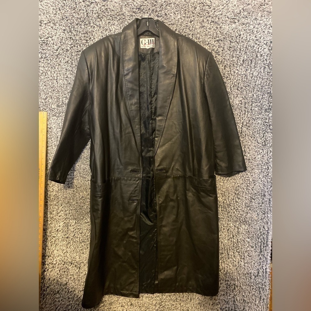 Vintages Women’s Black trench leather coat size 10 missing buttons